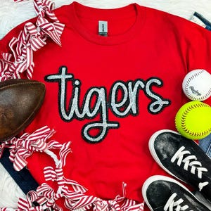 Camiseta de maestro de la mascota de la escuela de los tigres