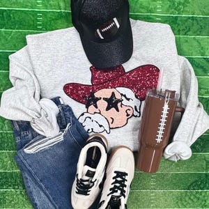 Maglietta con mascotte di paillettes dei Generals: abbigliamento della squadra di football. Colonnelli.