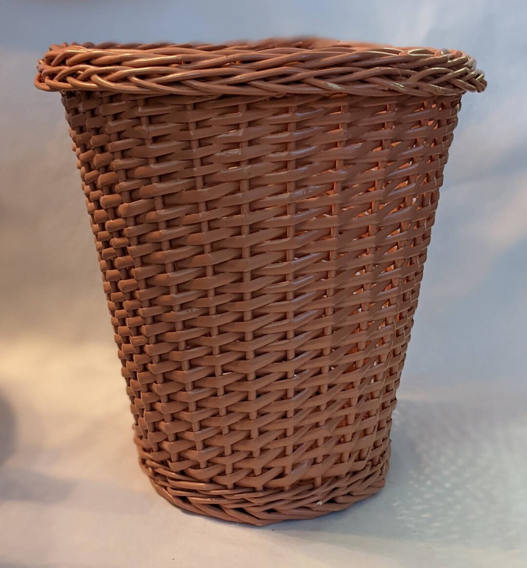 Vintage Wicker Waste Basket/ Wicker Trashcan/wicker Wastebasket/ Pink