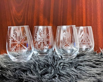 Viking wine glass, viking wine tumbler, viking cup, viking cocktail glass, engraved viking glass, Mjolnir, Vegvisir, gift for viking lovers
