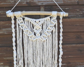 Makramee Wandbehang / Makramee in Beige und Gold / Boho Dekoration, Hochzeit Deko / Dekoidee