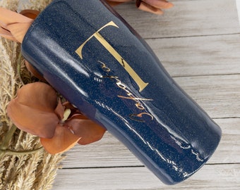 Vaso personalizado con tapa y pajita con aislamiento y purpurina dorada en azul marino. Regalos personalizados. Vaso personalizado