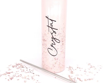 Vaso personalizado con purpurina rosa con pajita y tapa. Regalo de dama de honor, vaso de vino, vaso personalizado