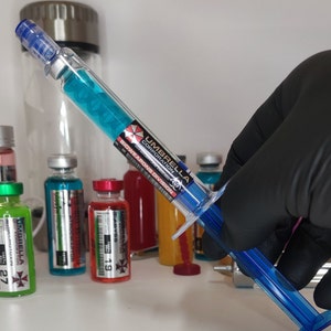 Resident Evil - Umbrella Corporation - Jeringa Prop - Réplica realista para cosplay y coleccionistas
