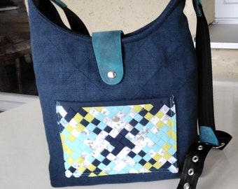 Blaue Tasche mit japanischer Flechttechnik