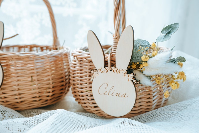 Personalisierter Anhänger auch mit Körbchen Osteranhänger Osterdeko Holz Einkaufskörbchen Blumenmädchen Blumenkinder Bild 4