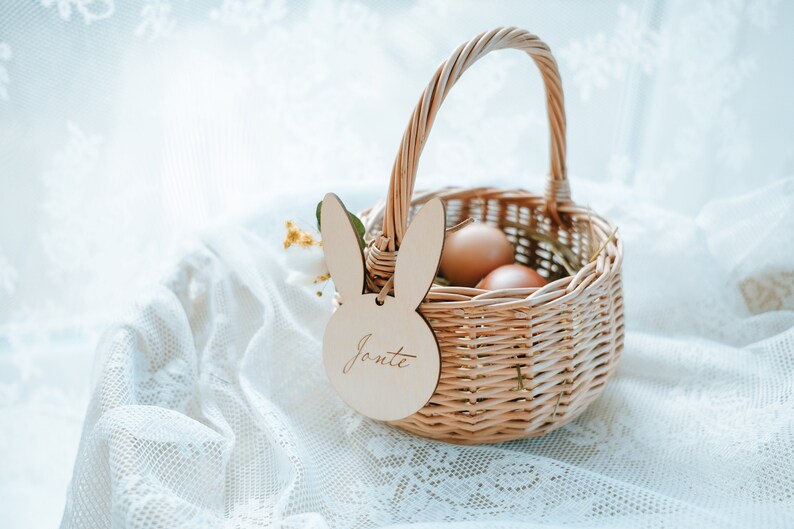 Personalisierter Anhänger auch mit Körbchen Osteranhänger Osterdeko Holz Einkaufskörbchen Blumenmädchen Blumenkinder Bild 7