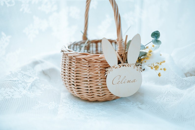 Personalisierter Anhänger auch mit Körbchen Osteranhänger Osterdeko Holz Einkaufskörbchen Blumenmädchen Blumenkinder Bild 5