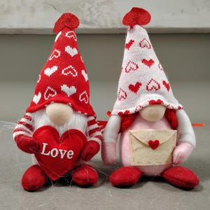 Mother&#39;s day gift, Valentine&#39;s Day Gnomes, Love Gnome, Tier Tray Decor, Shelf Table Decorations, Heart Gnome, Gift for her