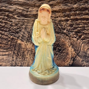 Praying Mary Figurine, Vintage Virgin Mary Kneeling Statue, Vintage Religious Decor, Madonna Decor, Praying Mary Statue, Vintage Mary Gift