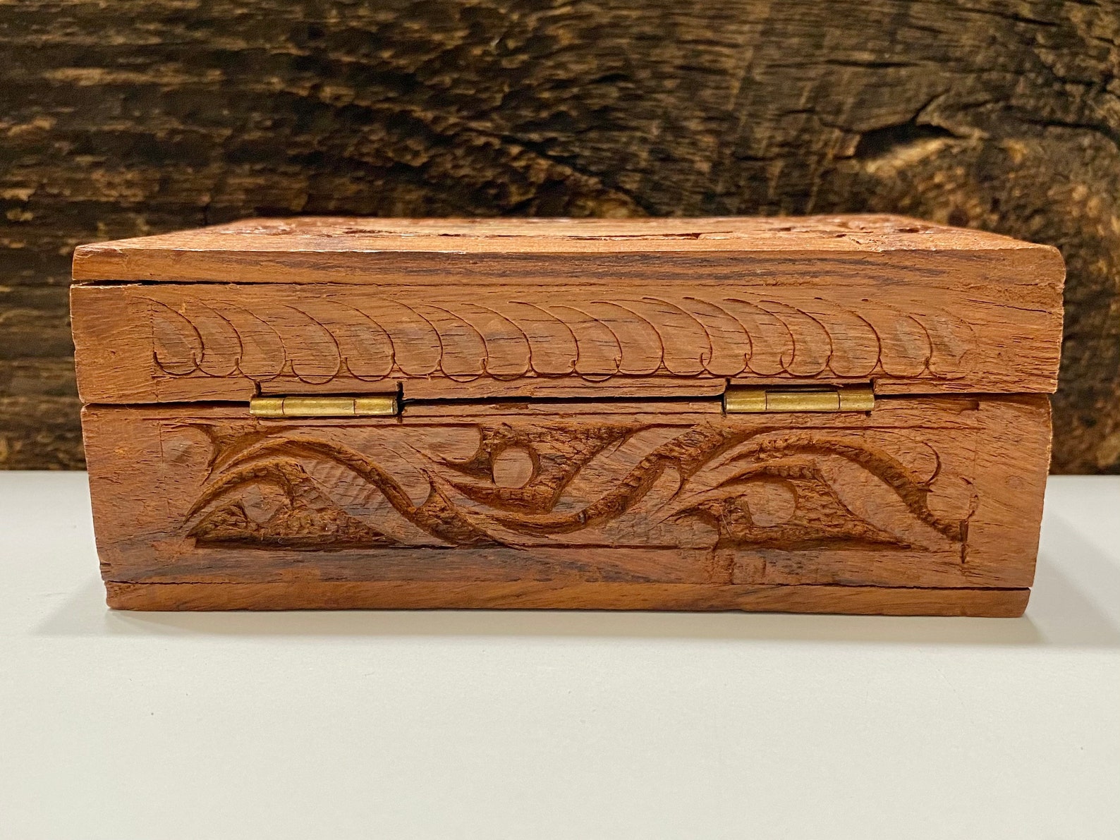 Plat Ou Pot Ancien Avec Couvercle En Bois Sculpté (arbre) - Objet Déco Vintage Pour Ranger Clés, Bibelots