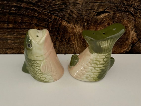 Vintage Fish Salt Pepper Shakers Vintage Shakers Fish Tail and