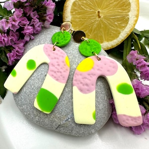 Blumi 004 // pretty handmade drop earrings in a U-shape with stainless steel studs made from polymer clay // light green, yellow, and pink