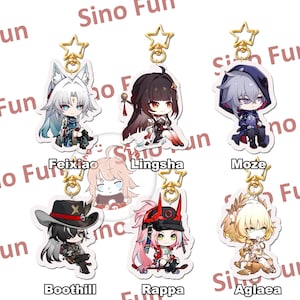 Könnte beinhalten: Satz mit zehn Anime-Charakter-Schlüsselanhängern. Jeder Schlüsselanhänger zeigt einen anderen Charakter mit einem einzigartigen Design und Farbschema. Die Charaktere sind im Chibi-Stil dargestellt, mit großen Köpfen und kleinen Körpern. Die Schlüsselanhänger sind aus klarem Acryl gefertigt und haben einen goldfarbenen Metallring.