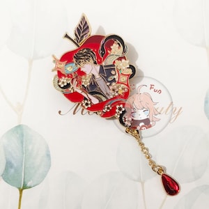 Love and Deepspace Caleb Emaille Pin, Liebe, Umwelt, Liebe, Liebe, Freude, Liebe, Freude, Liebe, Freude, Liebe, Freude, Liebe