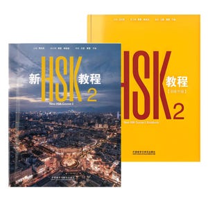 Może przedstawiać: Dwie książki zatytułowane "New HSK Course 2" i "New HSK Course 2 Workbook". Okładka pierwszej książki przedstawia krajobraz miejski z tytułem w kolorze żółtym i niebieskim. Druga książka jest żółta z tytułem w kolorze czerwonym.