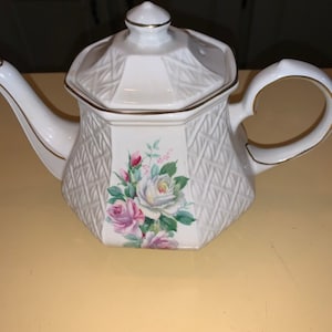 Teapot Sadler - Flowered