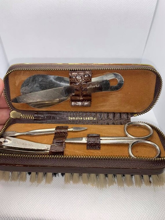 Brosse De Voyage Ancienne Dans Son étui En Cuir - Accessoire Art Déco, Fabrication Française