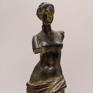 Piękna, zabytkowa figurka Afrodyty z Melos - bogini Wenus, starożytna grecko-rzymska, klasyczna historia, postarzana patyna, 11&quot; rzeźba z gipsu