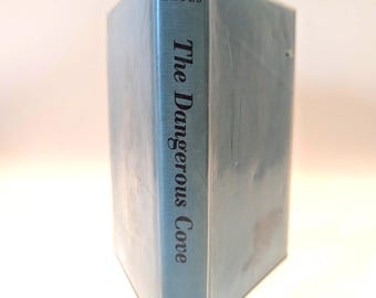 La cala peligrosa (1957) Tapa dura • Novela de aventuras de John F. Hayes