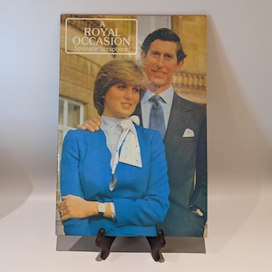 Vintage anni '80 Principe Carlo Lady Diana Spencer Souvenir ufficiale Scrapbook Matrimonio reale Monarchia Chuck & Di Memorabilia Paper Craft Hobby