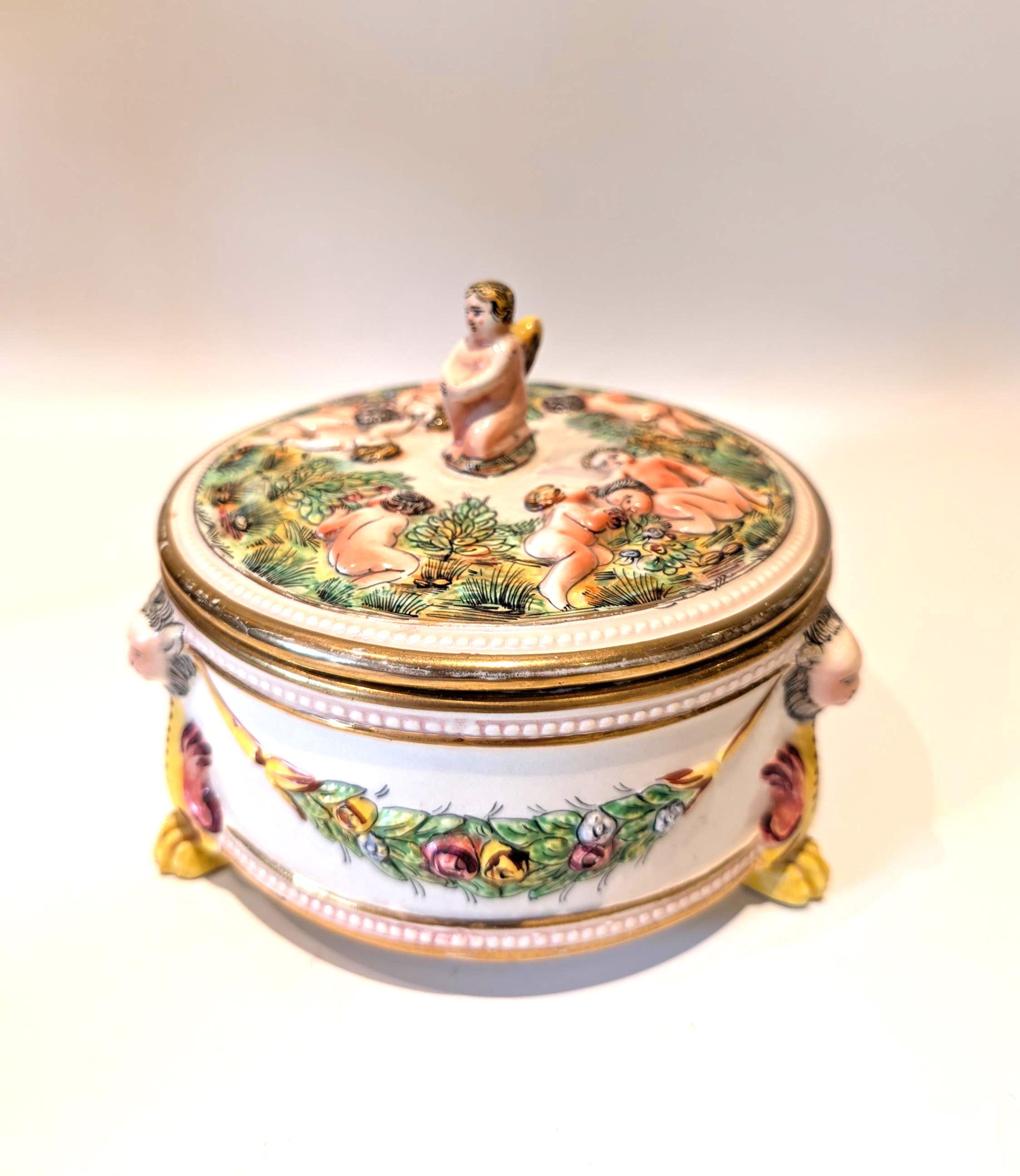 【保管品】CAPODIMONTE パランゾーネマスク　陶器　置物　ITALY 保管品】CAPODIMONTE パランゾーネマスク 陶器 置物 ITALY This