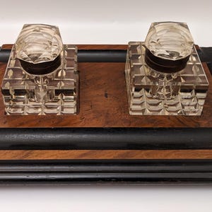 Vintage ZELDZAME art-deco inktpot bureauset grote gefacetteerde glazen kubus inktpotten w. Messing beslag – 17" voet – vintage schrijfset jaren 1920–30, zwaar