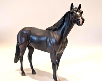 Breyer Black Horse Model with Blaze & Single White Hoof • Glossy Breyer Figurine