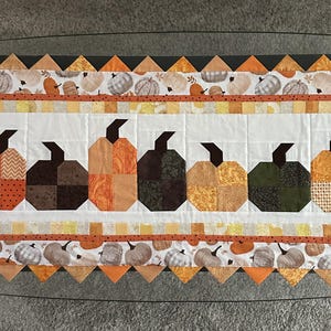 Fall Pumpkin Table Runner Seven Pumpkin Quilt Runner Prairie Point Edge Orange Marble Backing Autumn Harvest Table Handmade Fall Home 18x40