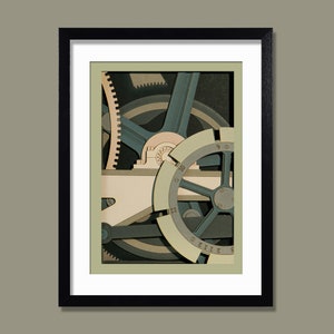 Op de afbeelding: Een ingelijst afdruk van een gedetailleerde illustratie van een complex tandwielsysteem. De tandwielen zijn in tinten groen, bruin en blauw, met enkele zichtbare nummers op de tandwielen.