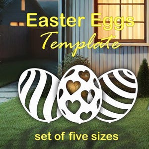 Puede incluir: Un conjunto de cinco recortes de huevos de Pascua blancos de diferentes tamaños con varios diseños, incluyendo rayas y corazones. Los recortes se muestran en un césped verde frente a una casa. El texto "Easter Eggs Template" y "set of five sizes" es visible en la imagen.