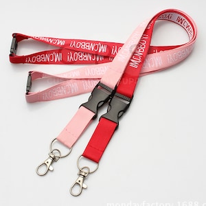 Individuell bedrucktes Polyester-Lanyard: Vollfarbiger Karabiner-Clip