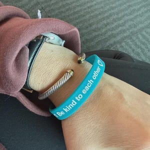 50 pulseras de silicona personalizadas: pulseras de goma personalizadas para eventos