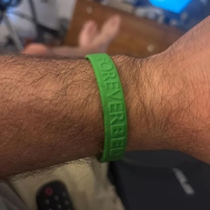 Pulsera de silicona con relieve personalizado: pulsera de goma personalizada para eventos