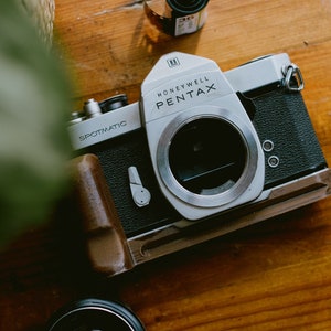 Wood Grip for Pentax Spotmatic with Arca Swiss mount | 3D Printed Wood |