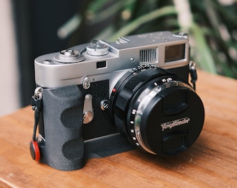 Leica R7 Grip Wrist Strap Feature Arca Swiss Spare Battery Spot