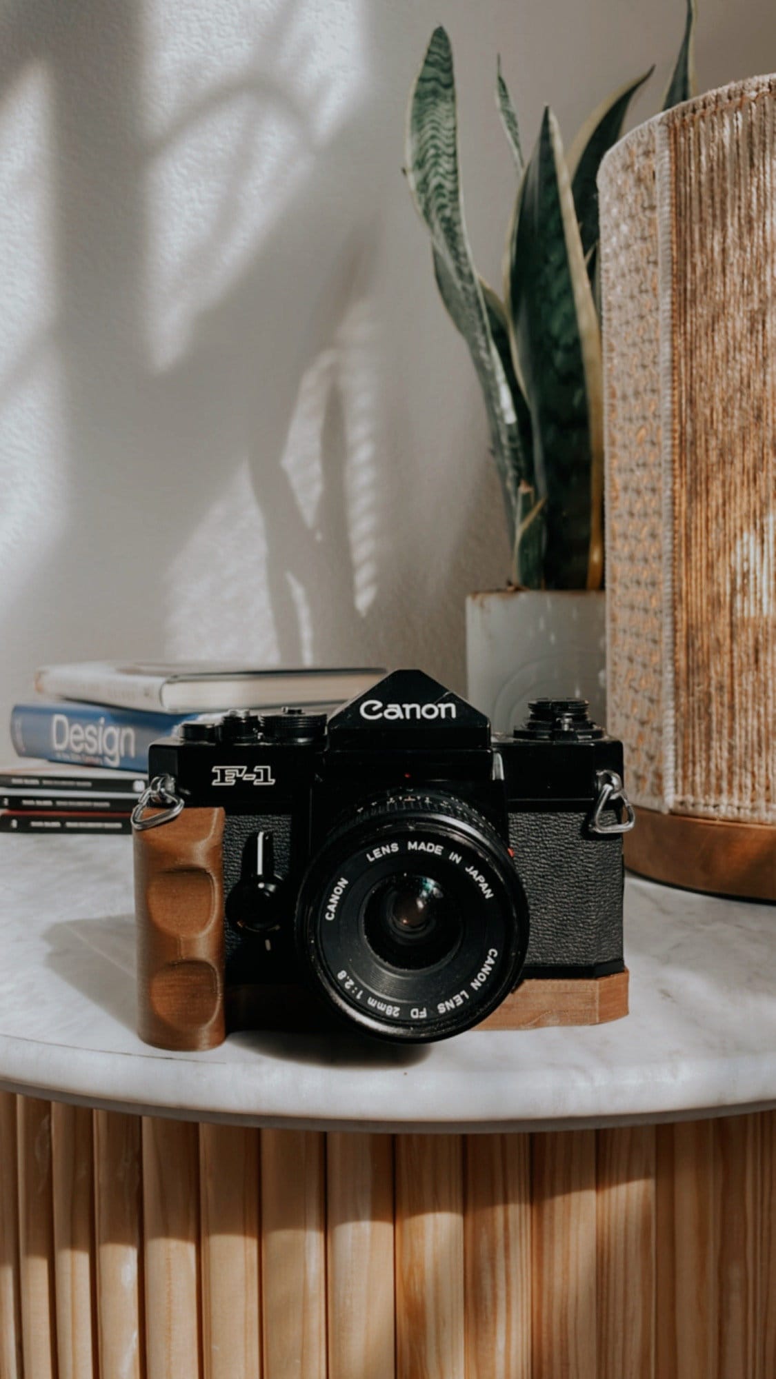 Arca Swiss マウント付き Canon F-1 用木製グリップ | 3D プリント木材