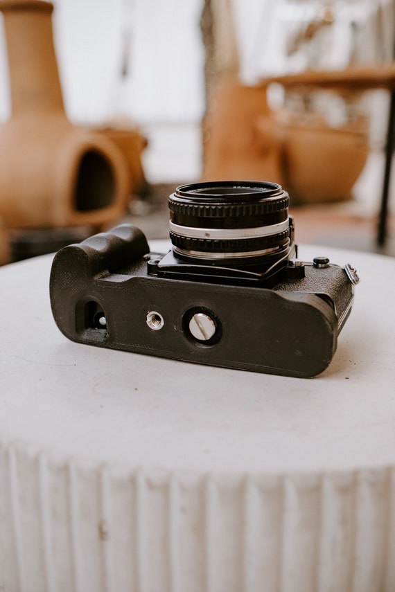 Nikon F3 フィルムカメラ用カーボンファイバーグリップ - 3D プリント 