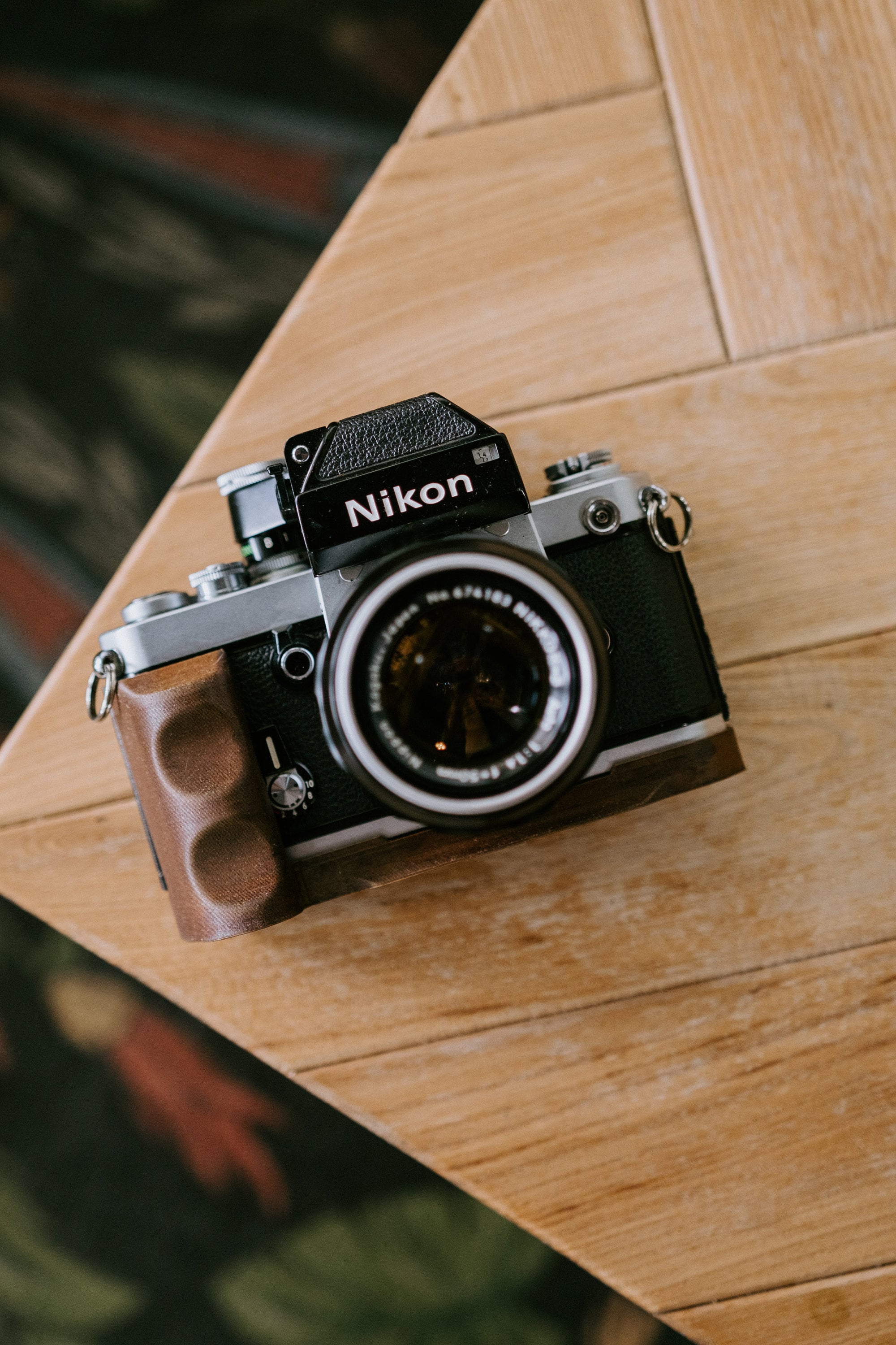 Arca Swiss マウント付き Nikon F2 用木製グリップ | 3D Arca Swiss マウント付き Nikon F2 用木製グリップ | 3D