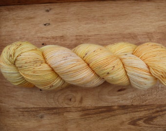 GOLDEN LEAVES Allrounder 4ply 100g Hand Dyed Wool Merino Sock Yarn4-ply hand-dyed sock yarn