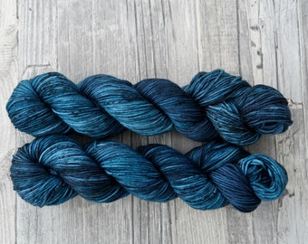 By the BLACK POOL SoftMerino DK 100g Handgefärbte Wolle Merino hand-dyed yarn