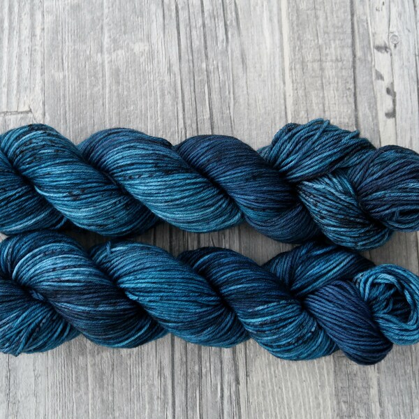 By the BLACK POOL SoftMerino DK 100g Handgefärbte Wolle Merino hand-dyed yarn