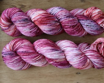 FRUITFUL HEDGEROWS Allrounder 4ply 100g Hand Dyed Wool Merino Sock Yarn4-ply hand-dyed sock yarn