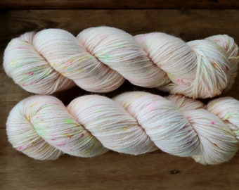 HELLO DAISY Allrounder 4ply 100g Handgefärbte Wolle Merino Sockenwolle hand-dyed sock yarn