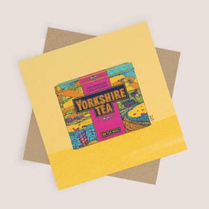 Iconica scatola da tè dello Yorkshire / Illustrazione vibrante della scatola da tè / Biglietto vuoto e busta Kraft / Biglietto pop art, biglietto quadrato, biglietto unico