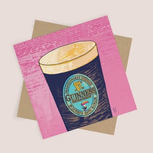 Carte de voeux Pinte Guinness – Style mur de briques | Carte vierge et enveloppe kraft | Carte pop art, amateur de bière Guinness, bière irlandaise, rose, bleu