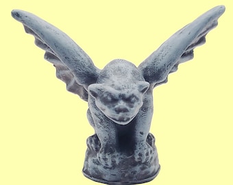 Miniaturowa replika figurki gargulca w skali 1:12, dioramy gotyckie i horrorowe, gotycki domek dla lalek. Ciekawe akcesoria do figurek (1 gargulec)