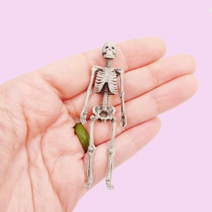 Human Skeleton - 1:24 scale miniature for horror diorama, dollhouse, tabletop arts and crafts, replica curiosities oddities (1 skeleton)