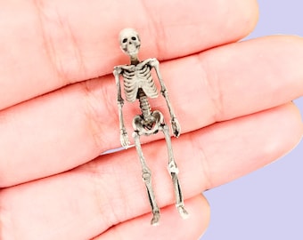 Human Skeleton - 1:48 scale miniature for horror diorama, dollhouse, tabletop arts and crafts, replica curiosities oddities (1 skeleton)