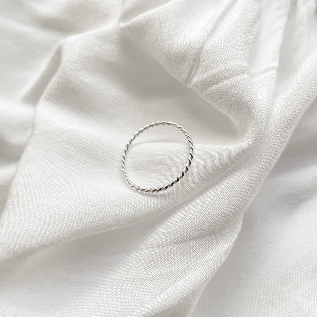 Twisted Ring (US7)